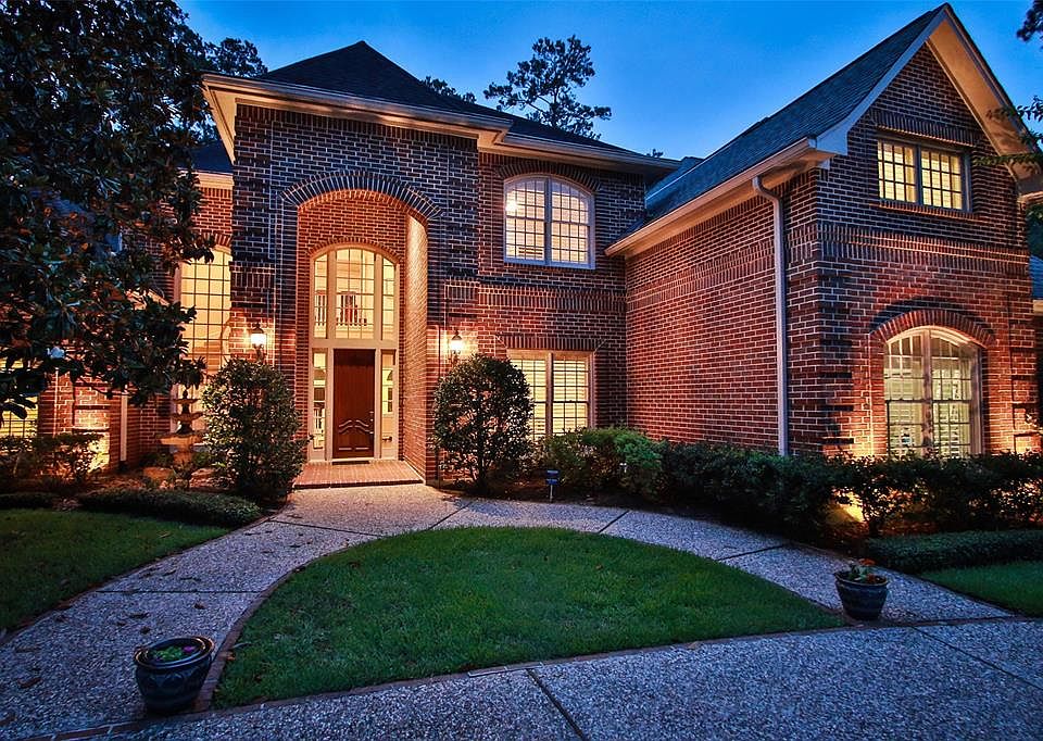 Luxury and tradition nestled in prestigious Royal Fern neighborhood
