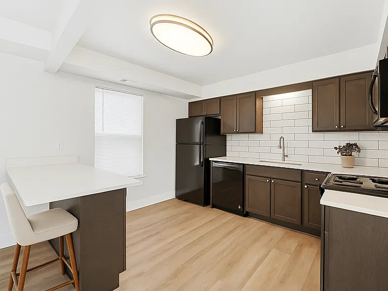 Gateway Airport Townhomes — Photo 4