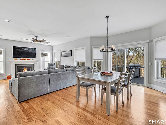 3rd image of 10 Woods View Lane