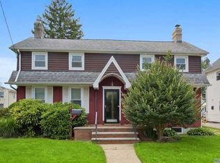 17 Central Ave, New Hyde Park, NY 11040