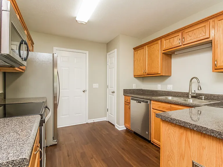 1609 London Gardens Ct — Photo 8
