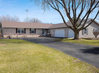 1S711 Greenbriar Dr, Elburn, IL 60119