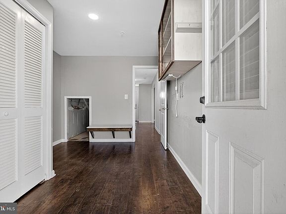 5th image of 114 N Harner Blvd