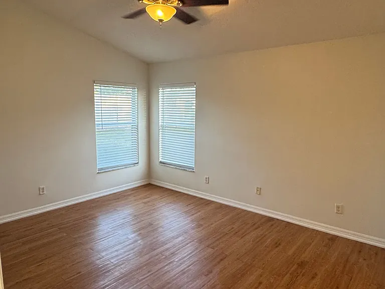 1823 Ashton Dr E — Photo 13