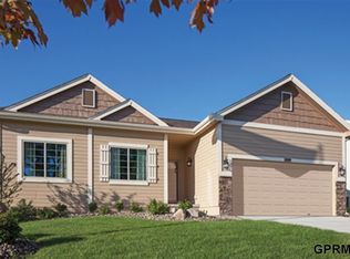 8805 S 69th Cir, Papillion, NE 68157