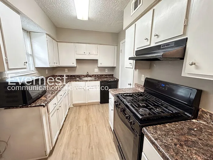 Building Photo - 396 Promenade Ct