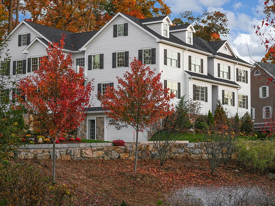 1st image of 10 Manor Ln
