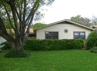 120 Barry St, Uvalde, TX 78801