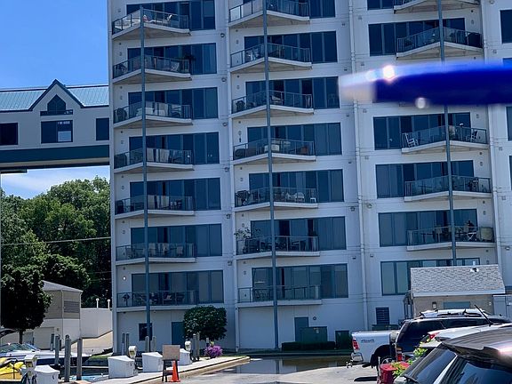 4th image of 2964 Lakeshore Dr Unit W502