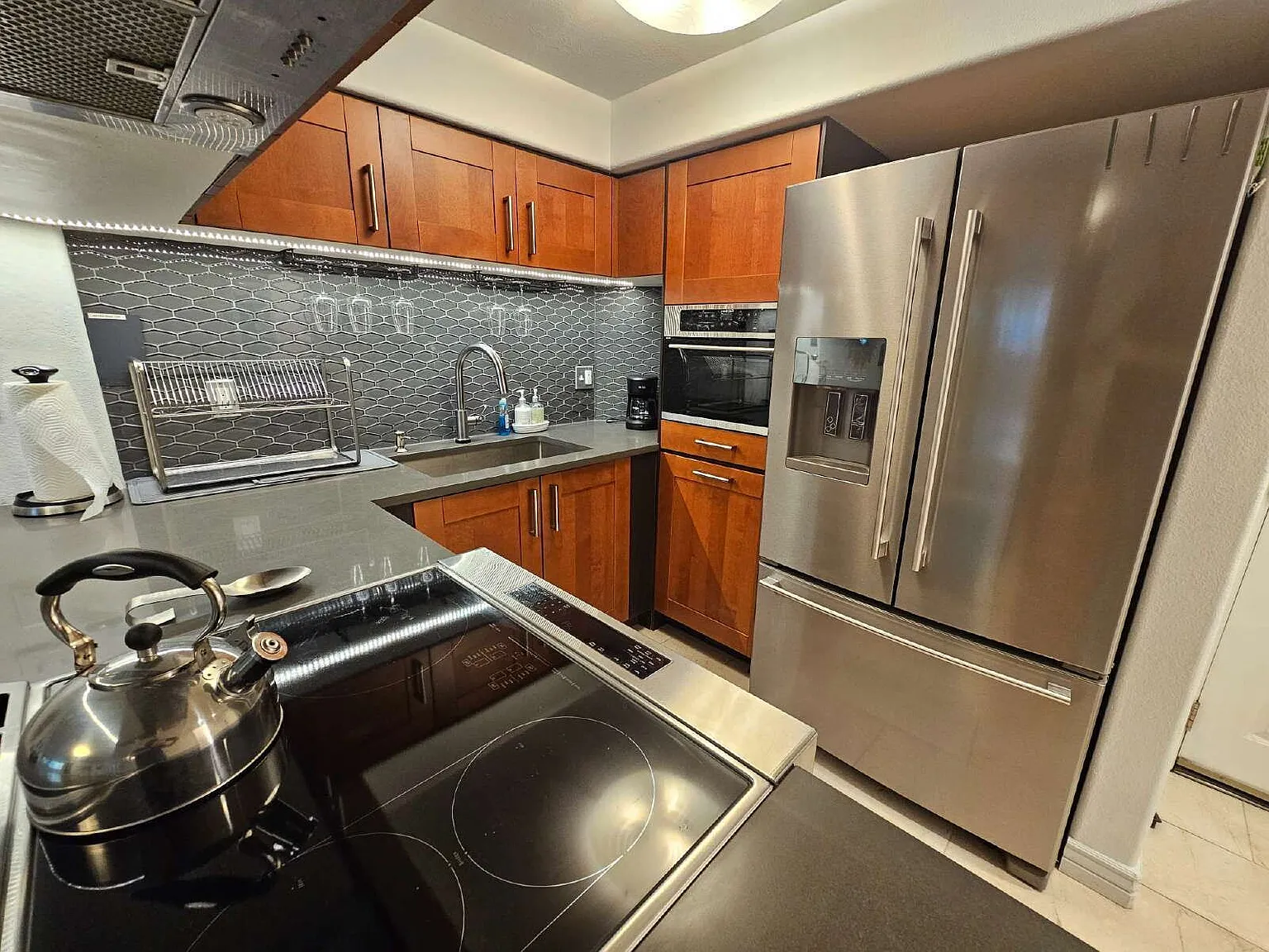 1 bed, 1.0 bath, 424 sqft, $1,345 — Photo 2