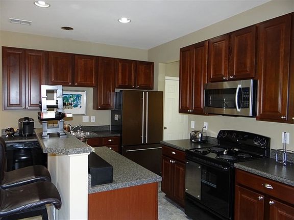 4th image of 408 Belgray Ct