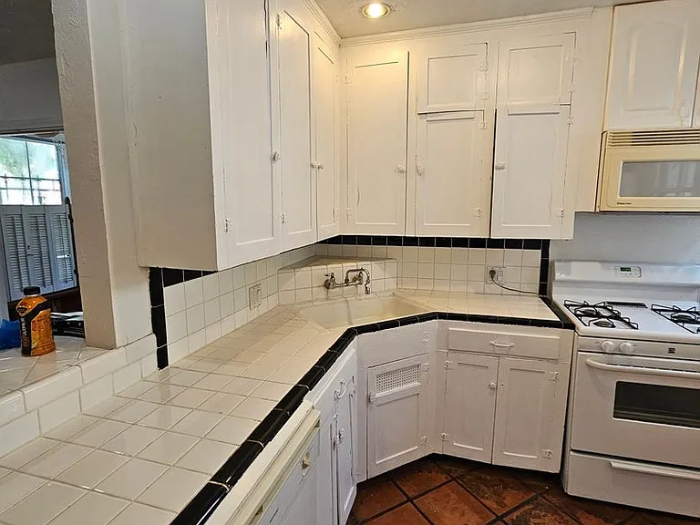 1822 NW 6th Ave — Photo 10