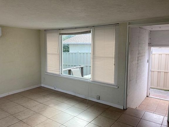 2nd image of 2067 S Peninsula Dr #2