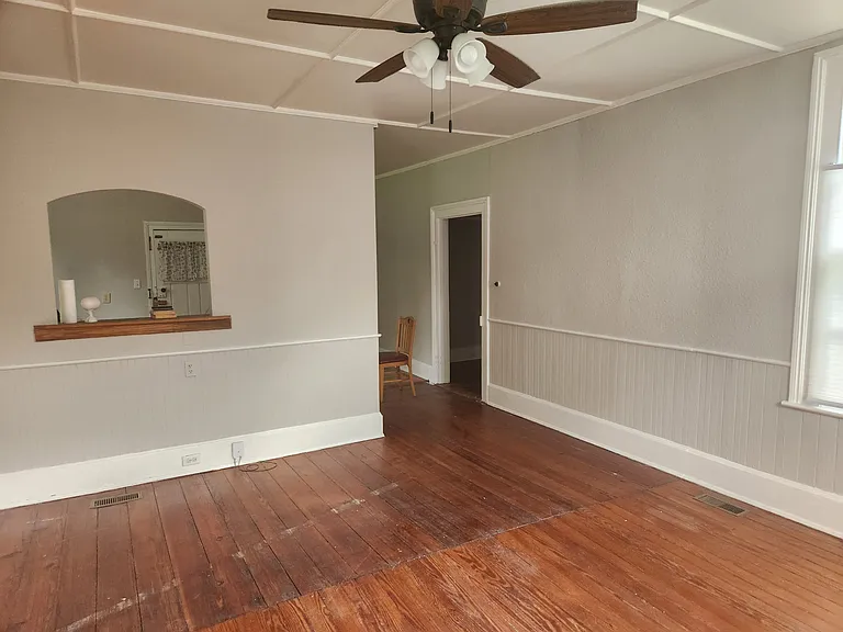 308 Green St NE — Photo 2