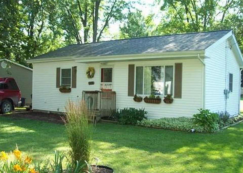 Move in ready home in an established neighborhood.  Many updates have been completed on this 3 bedroom ranch.  You enter into the Living room with it's large picture window and wood flooring.  The balance of the floor is open to the kitchen & dining space. The kitchen features Oak cabinets and ceramic flooring. 3 nice sized bedrooms the master with a walk in closet. Updates include roof, landscaping, flooring, paint, furnace & bathroom.  The oversized yard also features a large shed.  Close to the village and easy access to Mt. Pleasant, Clare, Midland & Alma.