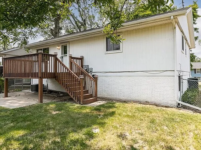 6812 Inwood Ln NE — Photo 10