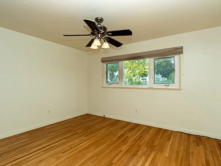 1263 Tourmaline St — Photo 32