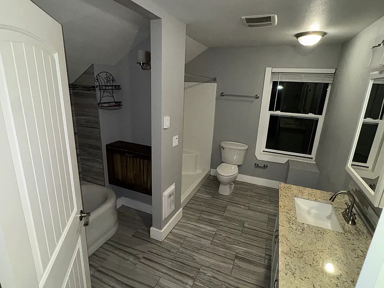 923 Military Rd E — Photo 9