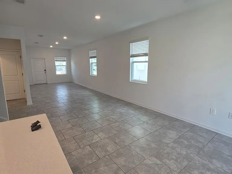 3330 Laurent Loop — Photo 21
