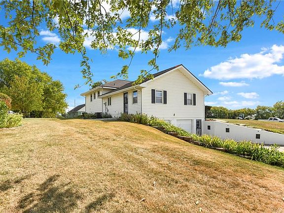 4th image of 25531 Tonganoxie Dr