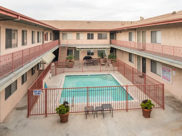 Crestbrook Apartments, 4037 W 137th St APT 21, Hawthorne, CA 90250