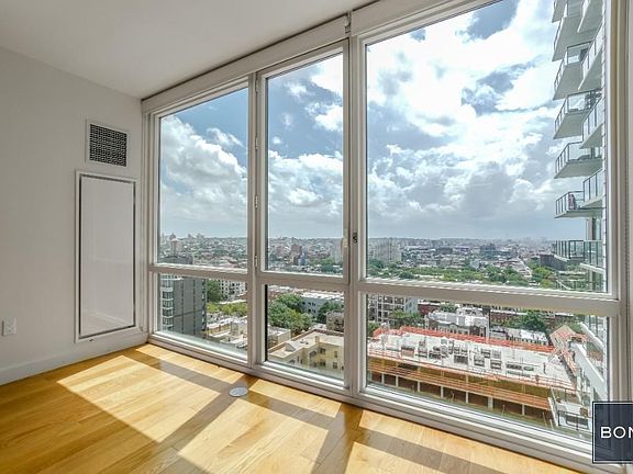 4th image of 33 Bond St APT 1811