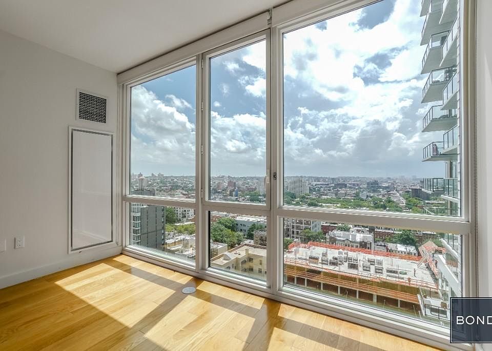 1st image of 33 Bond St APT 1813