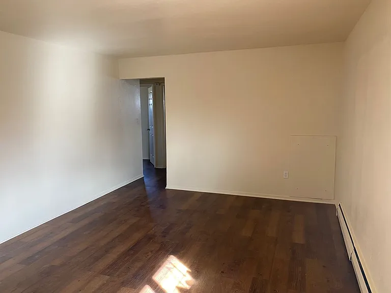 Central location | Lots of natural light — Photo 6