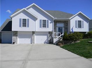 1708 Rockwater Ln, Kearney, MO 64060