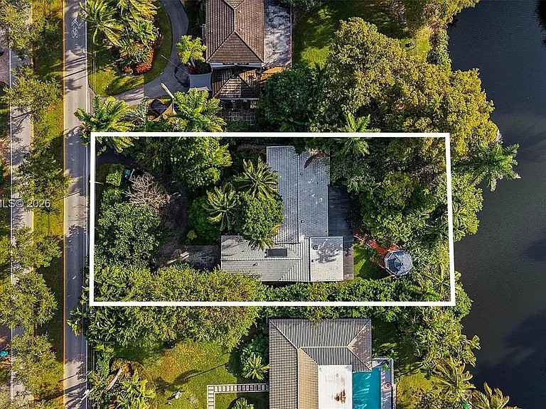 11770 Griffing Blvd — Photo 41