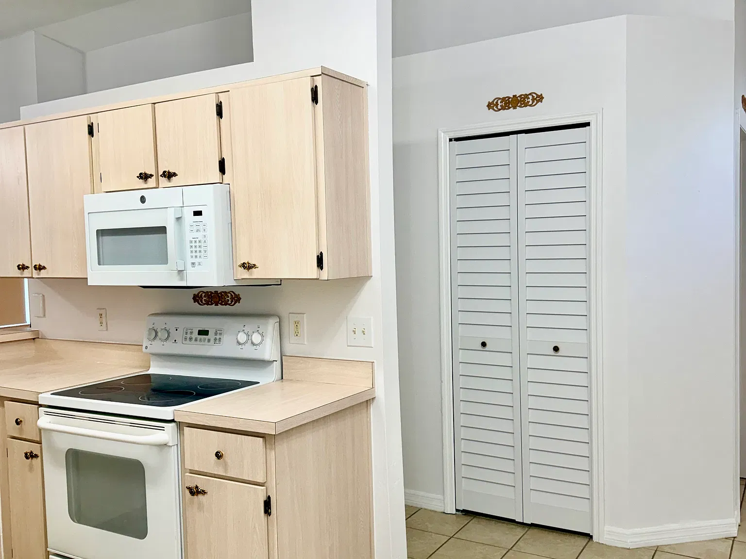 3 bed, 1200 sqft, $2,100 — Photo 2