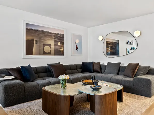 256 Bedford Avenue image 1 of 27