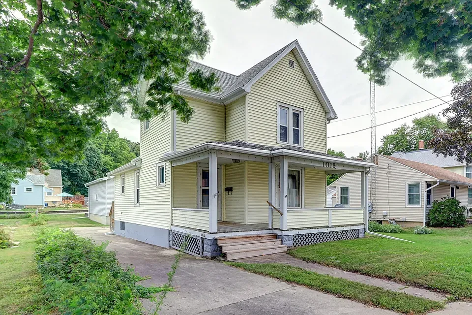 1019 Palmyra St