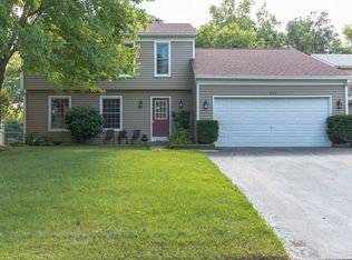 604 Old Hunt Rd, Fox River Grove, IL 60021