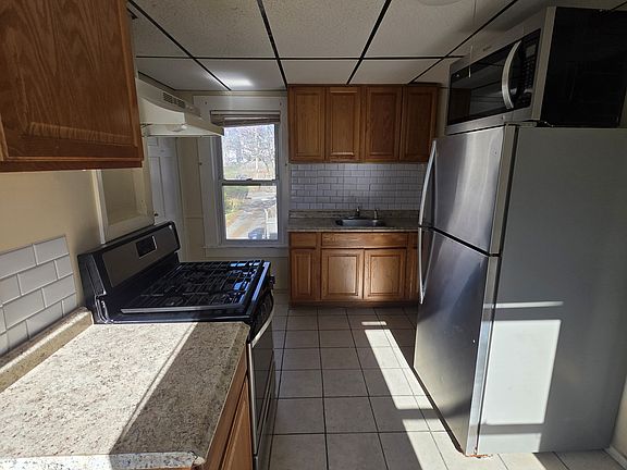 3rd image of 207 Lincoln St APT 2