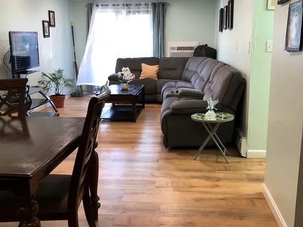 272 E Haverhill St APT 5, Lawrence, MA 01841
