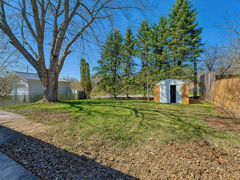 795 Aylmer Cres #2 — Photo 29