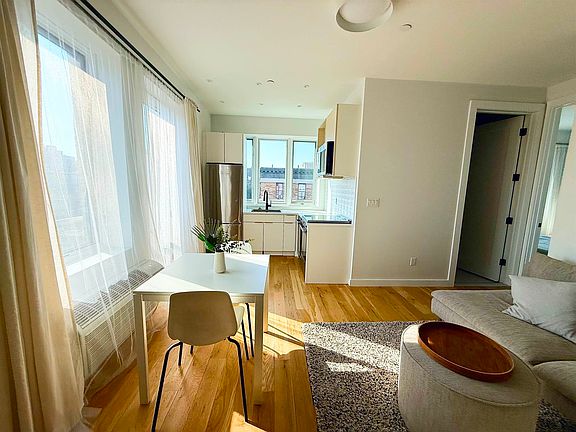 5th image of 699 E 6th St #601