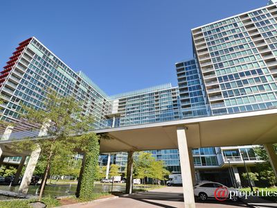 9739 Woods Dr, Skokie, IL, 60077