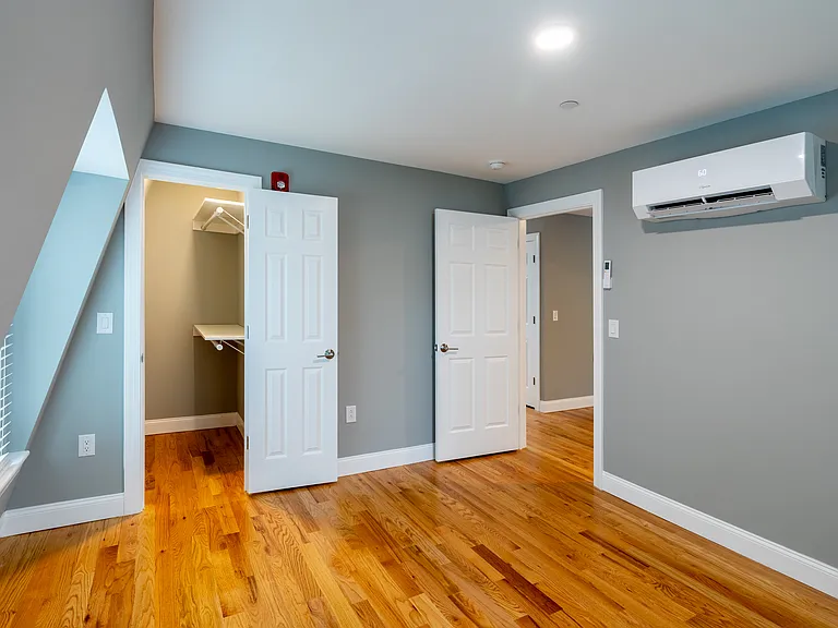 57 Peters Pl #4 — Photo 4