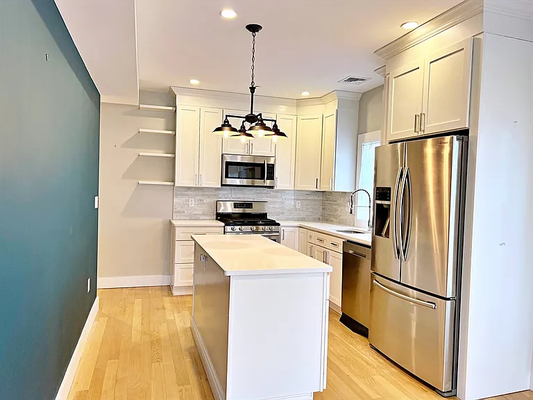 186 Havre St #8 — Photo 2