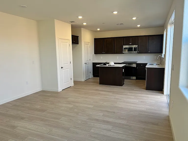1127 Bengal Loop — Photo 4