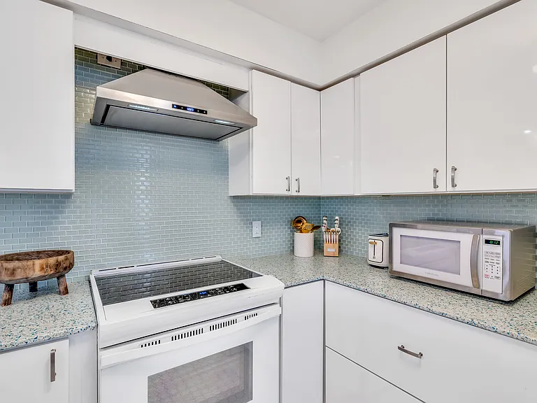 6250 Holmes Blvd #72 — Photo 9