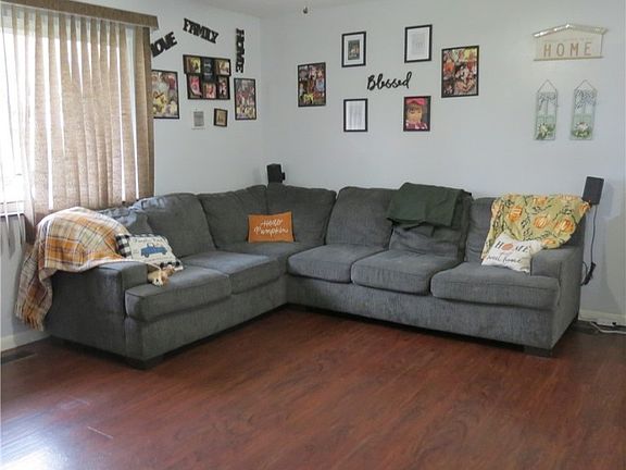 3rd image of 1544 Cedarbrook Pl