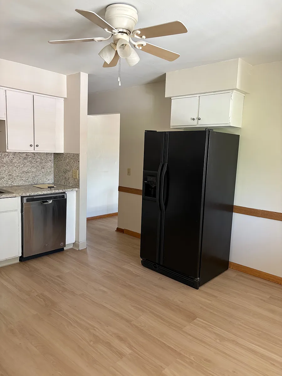 Building Photo - 148 Applegrove St NE #5
