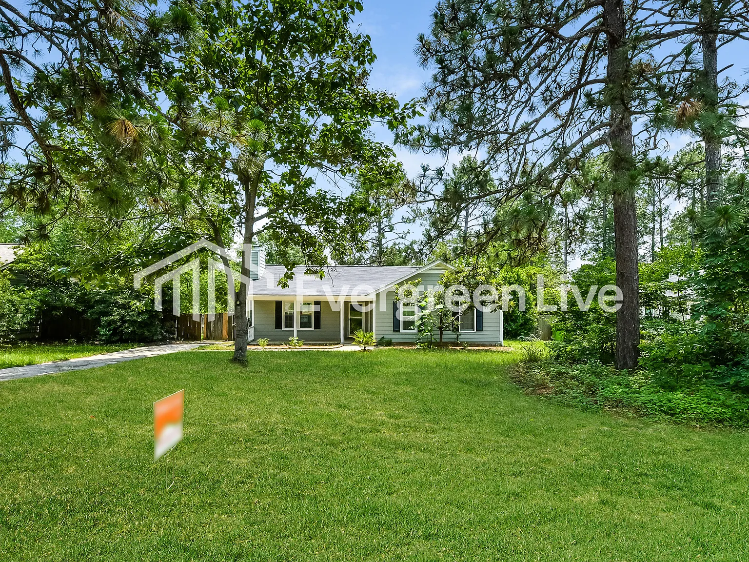 3 bed, 2.0 bath, 1286 sqft, $1,695 — Photo 1