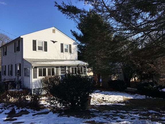 3rd image of 704 Summer St