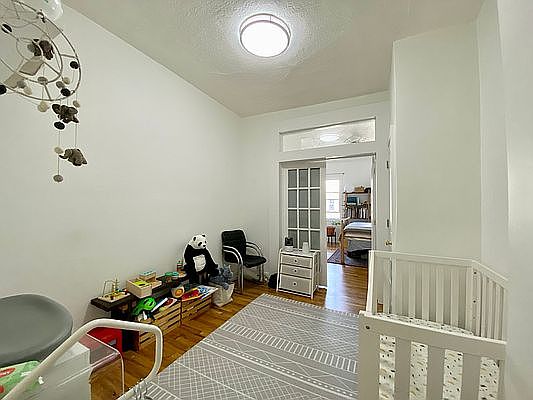 2nd image of 431 Humboldt St APT 3R