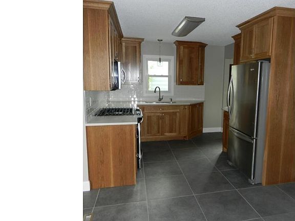 3rd image of 7527 Columbus Ave