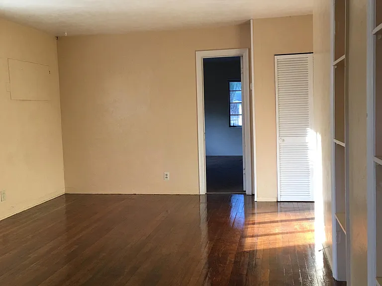 647 Kirkwood Ter N — Photo 5